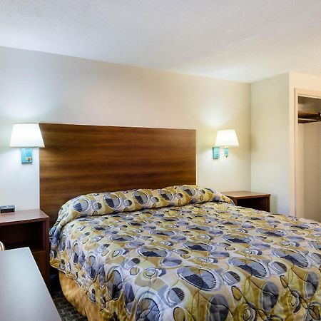 Econo Lodge West Springfield Bagian luar foto