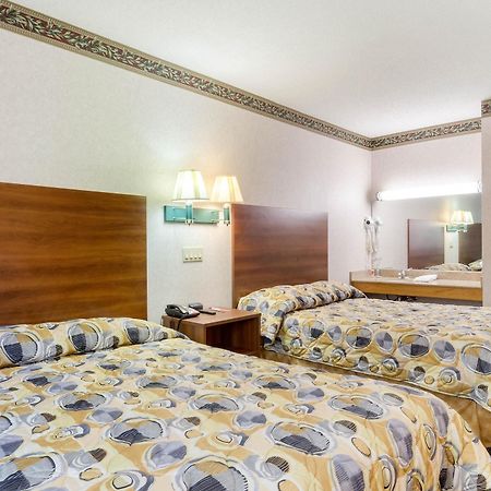 Econo Lodge West Springfield Bagian luar foto
