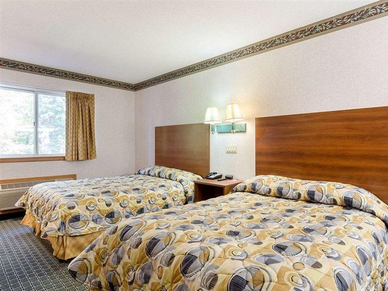 Econo Lodge West Springfield Bagian luar foto