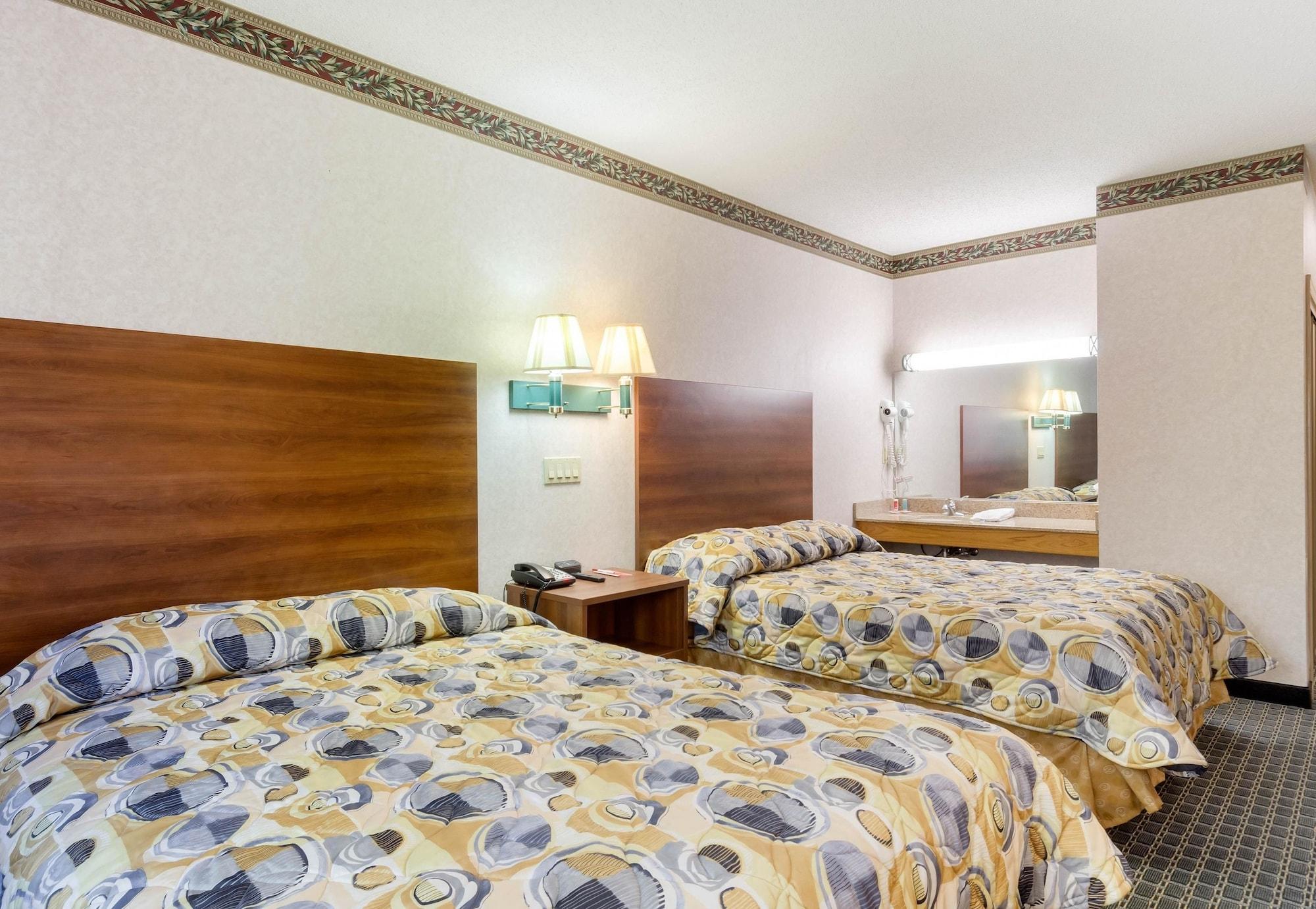 Econo Lodge West Springfield Bagian luar foto