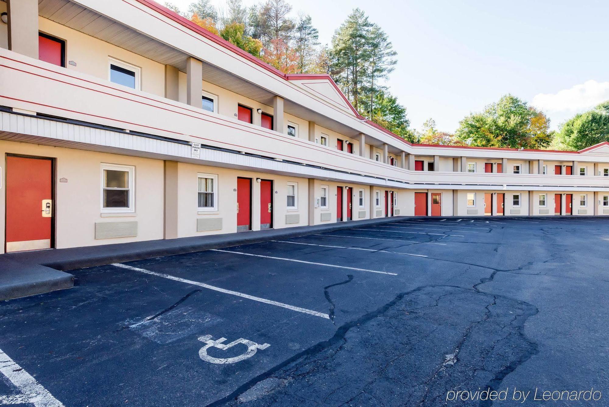 Econo Lodge West Springfield Bagian luar foto