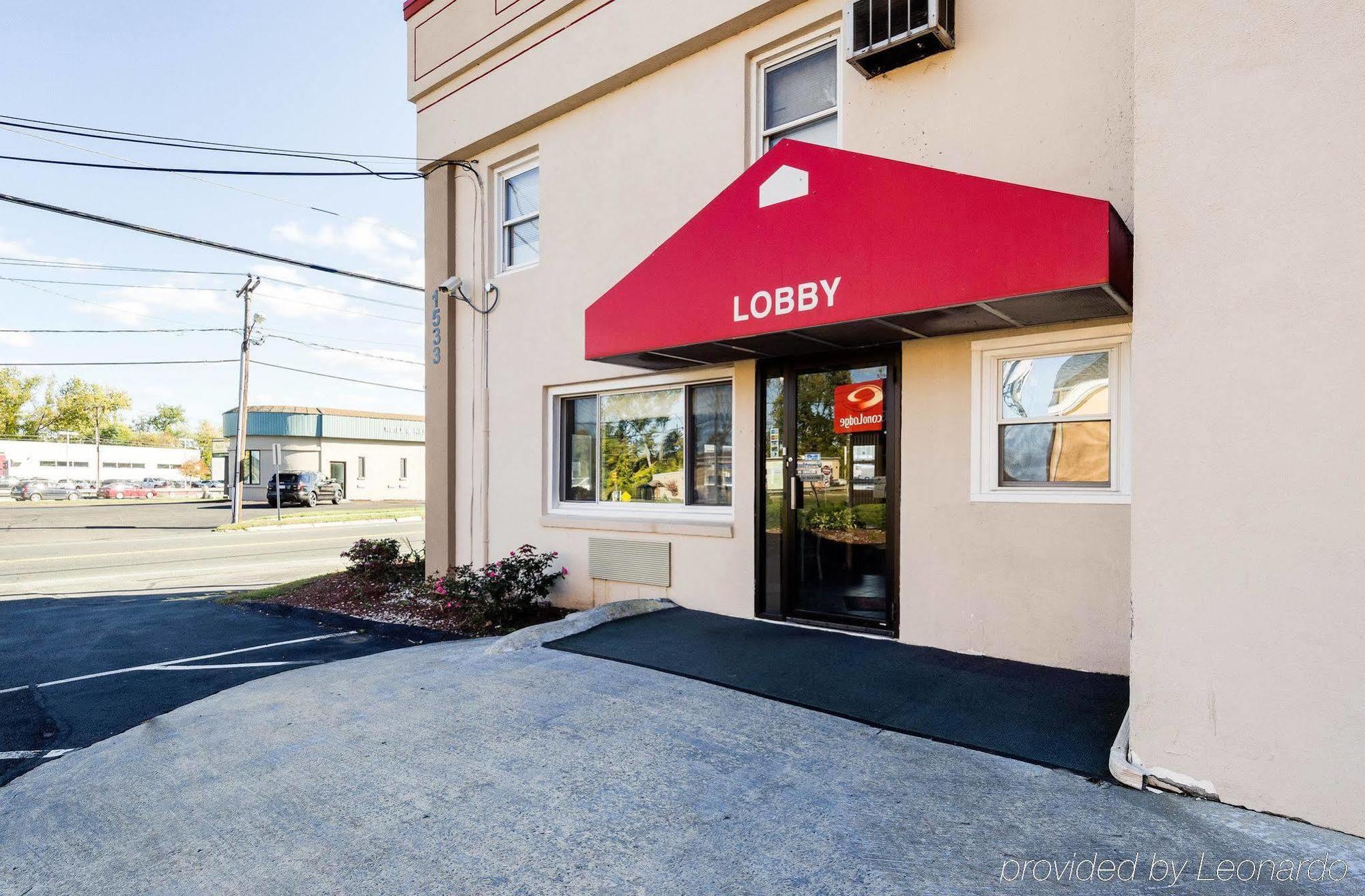 Econo Lodge West Springfield Bagian luar foto