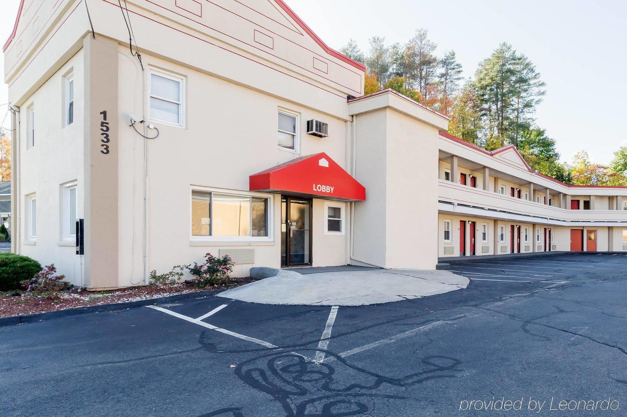 Econo Lodge West Springfield Bagian luar foto