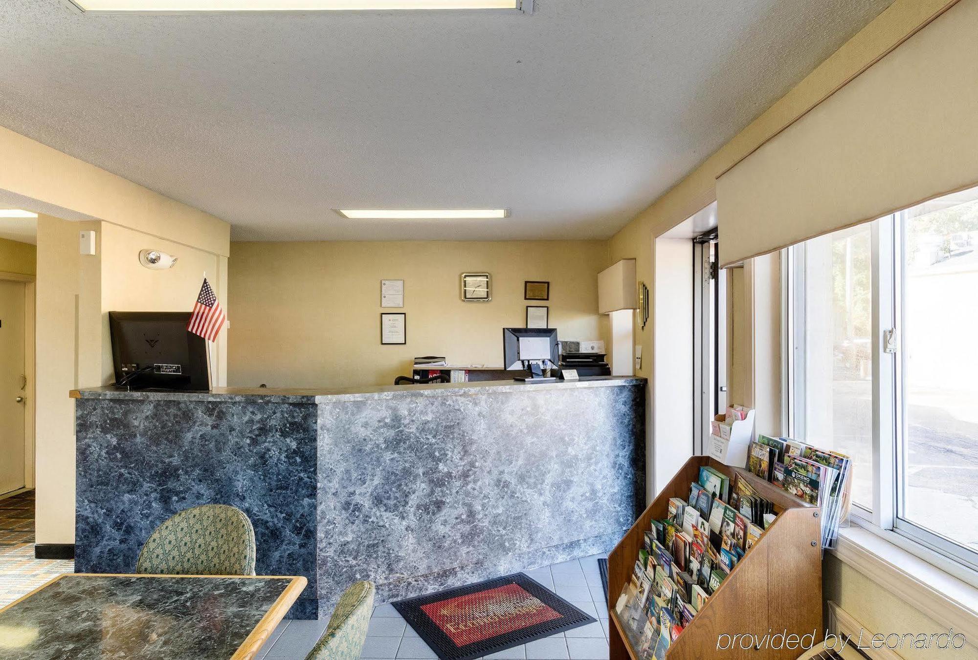 Econo Lodge West Springfield Bagian luar foto